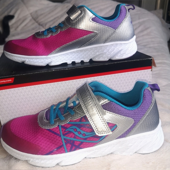 Saucony running shoes - Picture 3 of 9